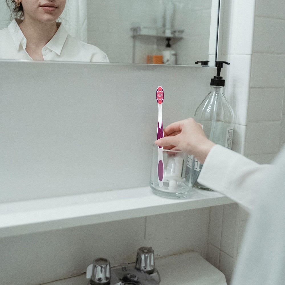 Custom Anti-Slip Gum Care Toothbrushes for Hotels & Corporations