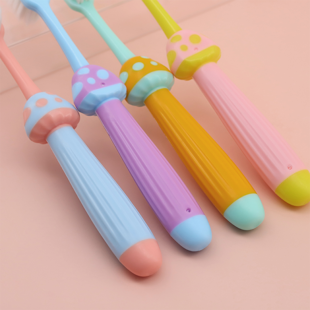 Good Quality Soft Nylon Bristles Manual Toothbrush for Kids / Children's Dental Whitening